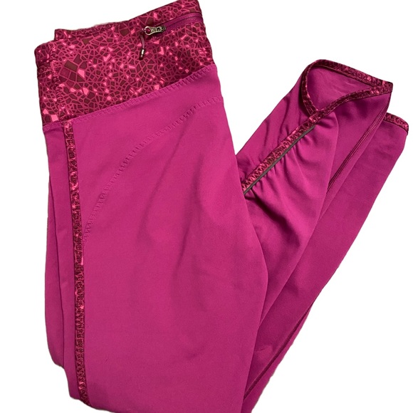 Lululemon Real Quick Tight
Regal Plum / Paradise Geo Regal Plum Multi size 8 - Picture 3 of 5